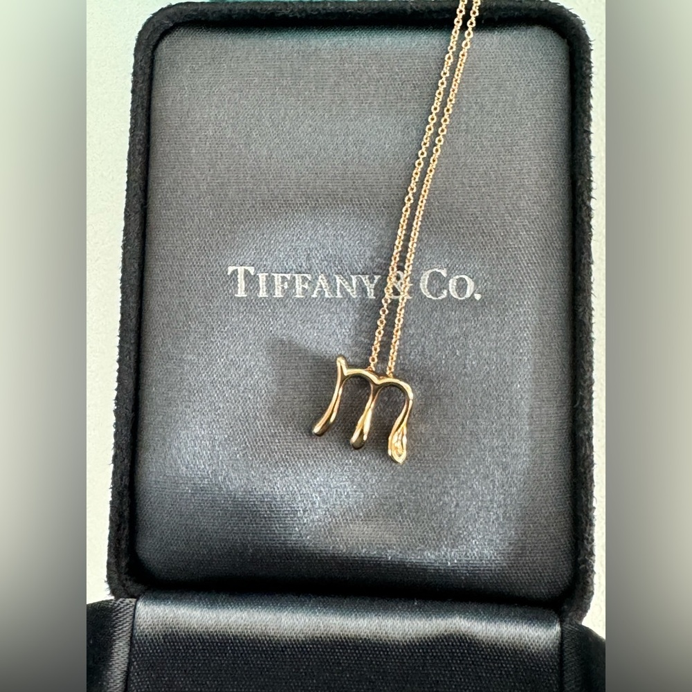 Tiffany Elsa Peretti Letter M Pendant 18k - Picture 2 of 6